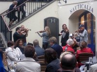 Utanför vår lunchrestaurang i Covent Garden spelar dessa "Bolero"