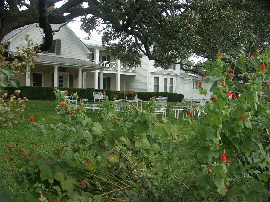 Huset �gs fortfarande av familjen Johnson, men kommer att �verg� i staten Texas �go i �r och bli museum.