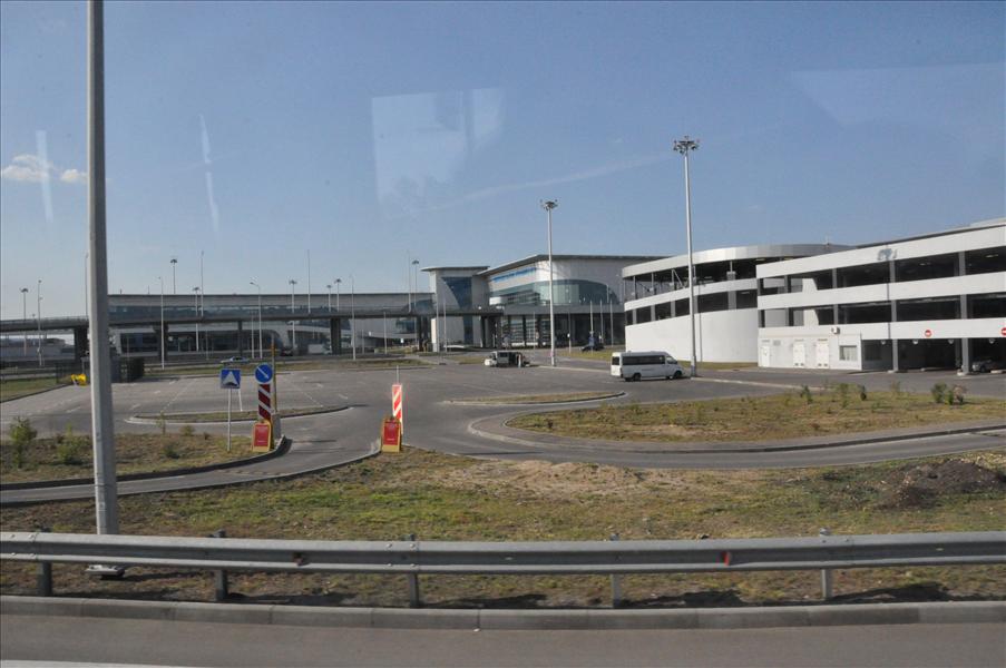 Vi har landat h�r p� Sheremetyevoflygplatsen och �r p� v�g mot hotellet.