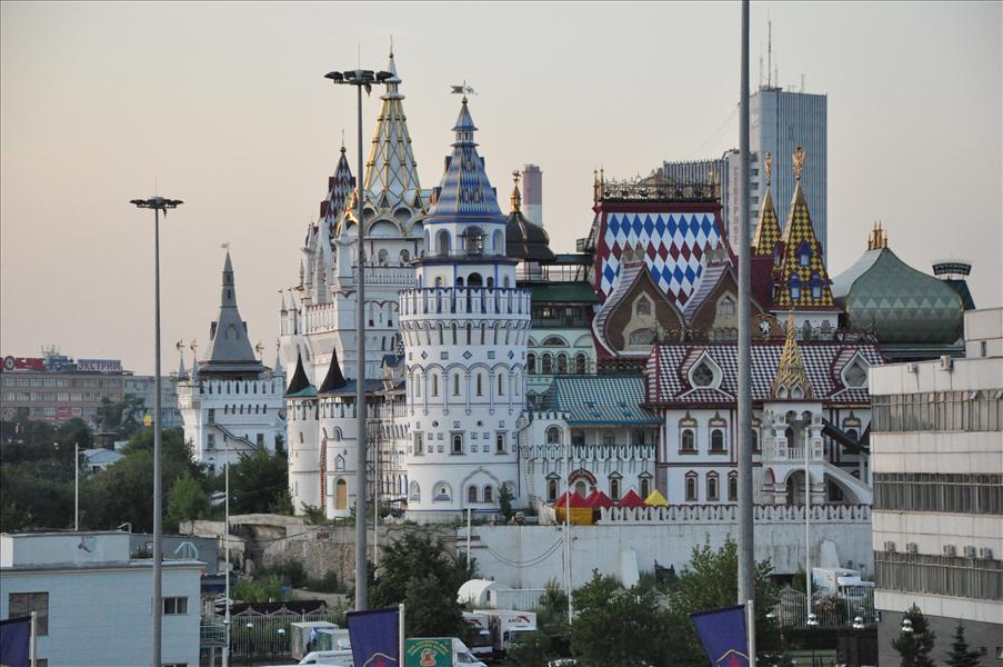 Russkiworld(?) alldeles intill hotellet