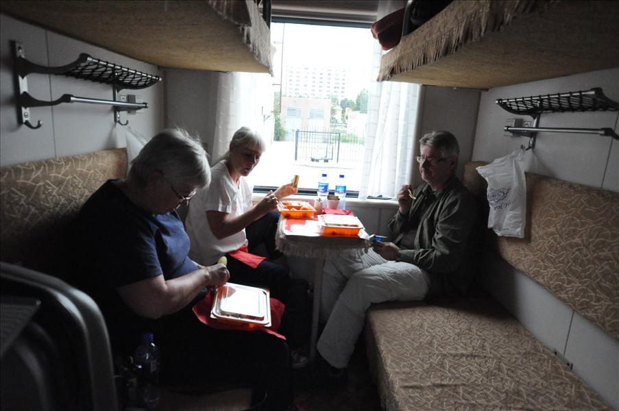 Vi delade kup� med Karin och H�kan. Den medhavda frukosten ska konsumeras.