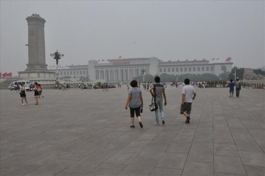 Himmelska Fridens torg (Tiananmen square) �r j�ttestort!