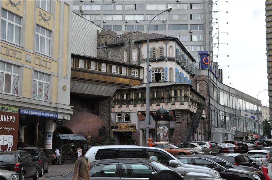 M�rkligt hus mitt bland alla tr�kiga