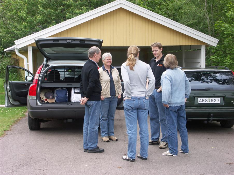 Farv�l till familjen Skoglund - de �ker norrut och vi s�derut