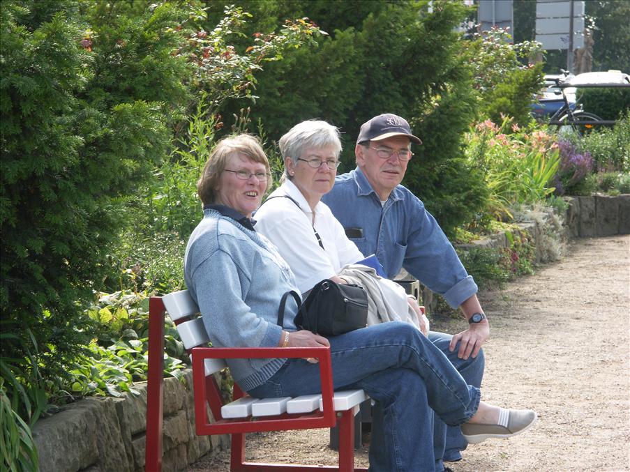 Vila i parken framf�r tornen efter en l�ng promenad genom staden