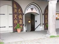 ...med R�dhusk�llaren