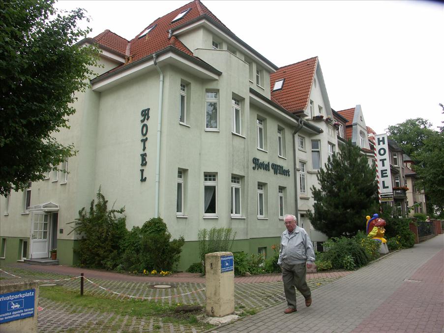 ...systerhotellet ist�llet.