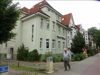 ...systerhotellet ist�llet.