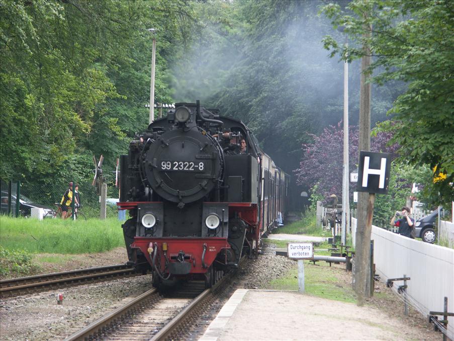 H�r kommer m�tande t�g