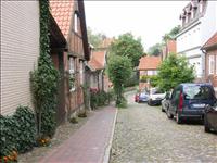 P� v�g ned mot stranden