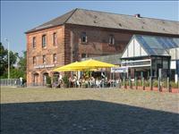 Vi drack dem h�r (i uteserveringen)