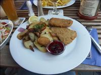 ...och �t v�r f�rsta schnitzel p� resan