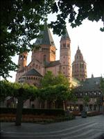 Katedralen p� lite avst�nd