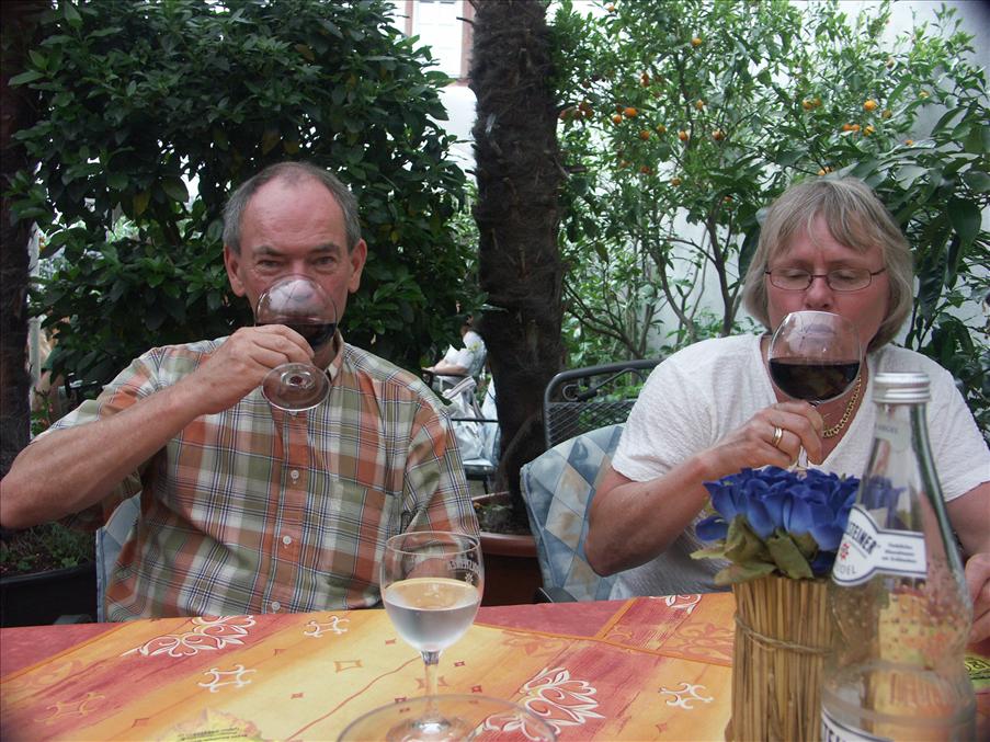 ...v�lbev�xta restaurangen vi �t v�r middag. Obs r�tt tyskt vin - riktigt bra.