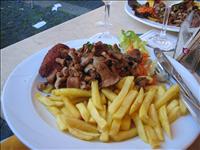 En variant med l�k, speck och kantareller