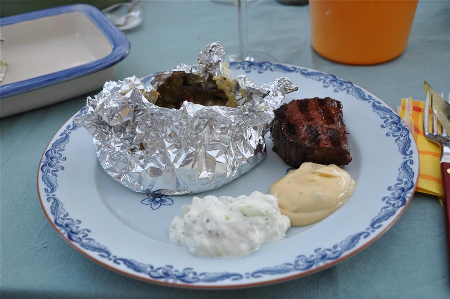 Grillmiddag med tillbeh�r