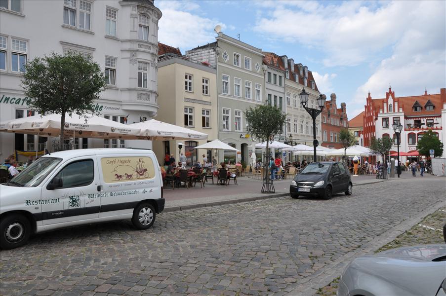 Ganska mycket folk vid am Markt