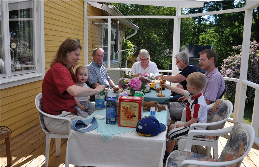 Frukost p� verandan