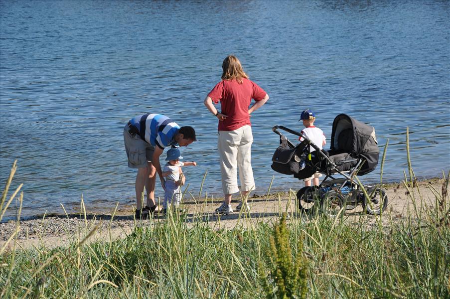 Dags f�r lite lek vid stranden