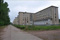 Nu �r vi p� R�gen och p� v�gen till v�r �vernattning tittar vi p� kolossen i Prora - �ver 2 km l�ng