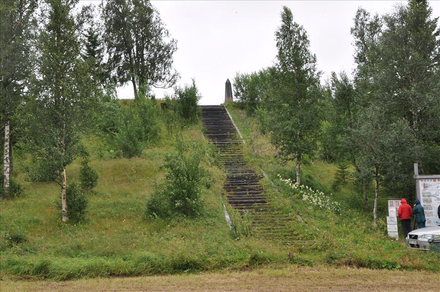 Trappan upp till Karolinermonumentet i Duved