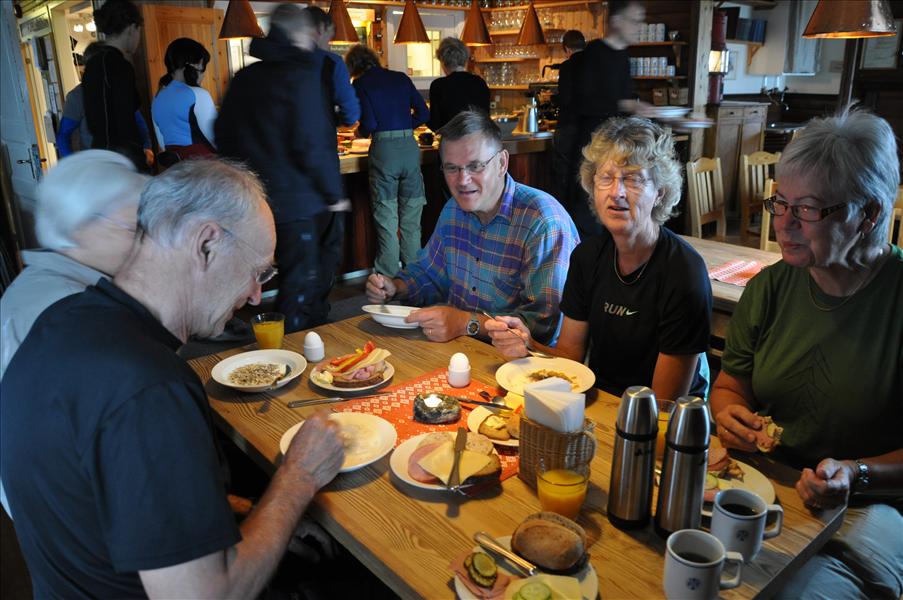 Frukost p� Bl�hammaren