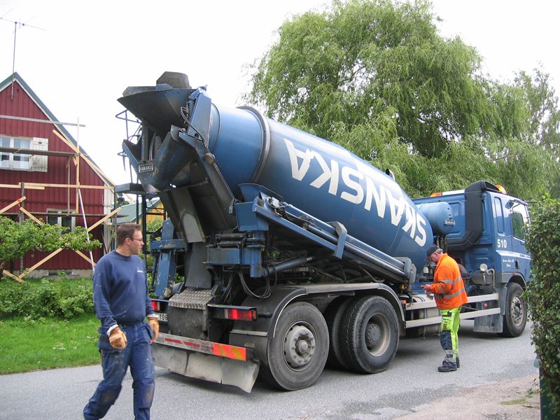 H�r kommer betongen till golvet