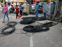 Det finns en del att göra aven i Saigon, även om lufthängda kablar inte är lika vanligt som i Hanoi
